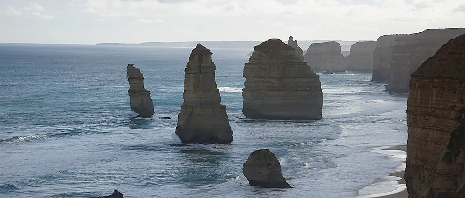 文章配图:十二门徒石